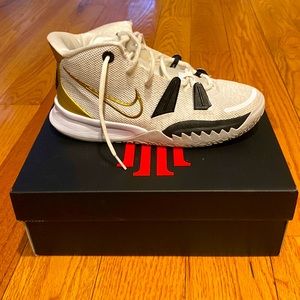 Kyrie 7 size 6.5